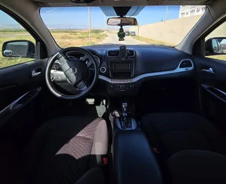 Benzin 2,4L Motor von Dodge Journey 2018 zur Miete in Tiflis.