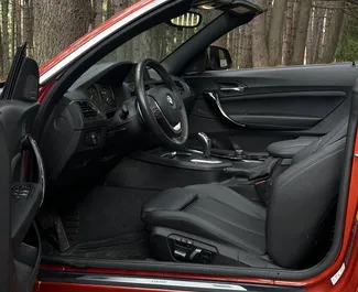 Benzin 2,0L Motor von BMW 230xi Cabrio 2022 zur Miete in Tiflis.