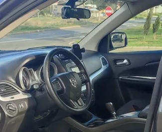 Vermietung Dodge Journey. Komfort, Crossover Fahrzeug zur Miete in Georgien ✓ Kaution Keine Kaution ✓ Versicherungsoptionen KFZ-HV, VKV Plus, VKV Komplett, Insassen, Diebstahlschutz, Keine Kaution.
