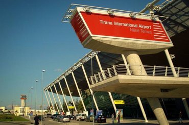 Auto mieten am Flughafen von Tirana